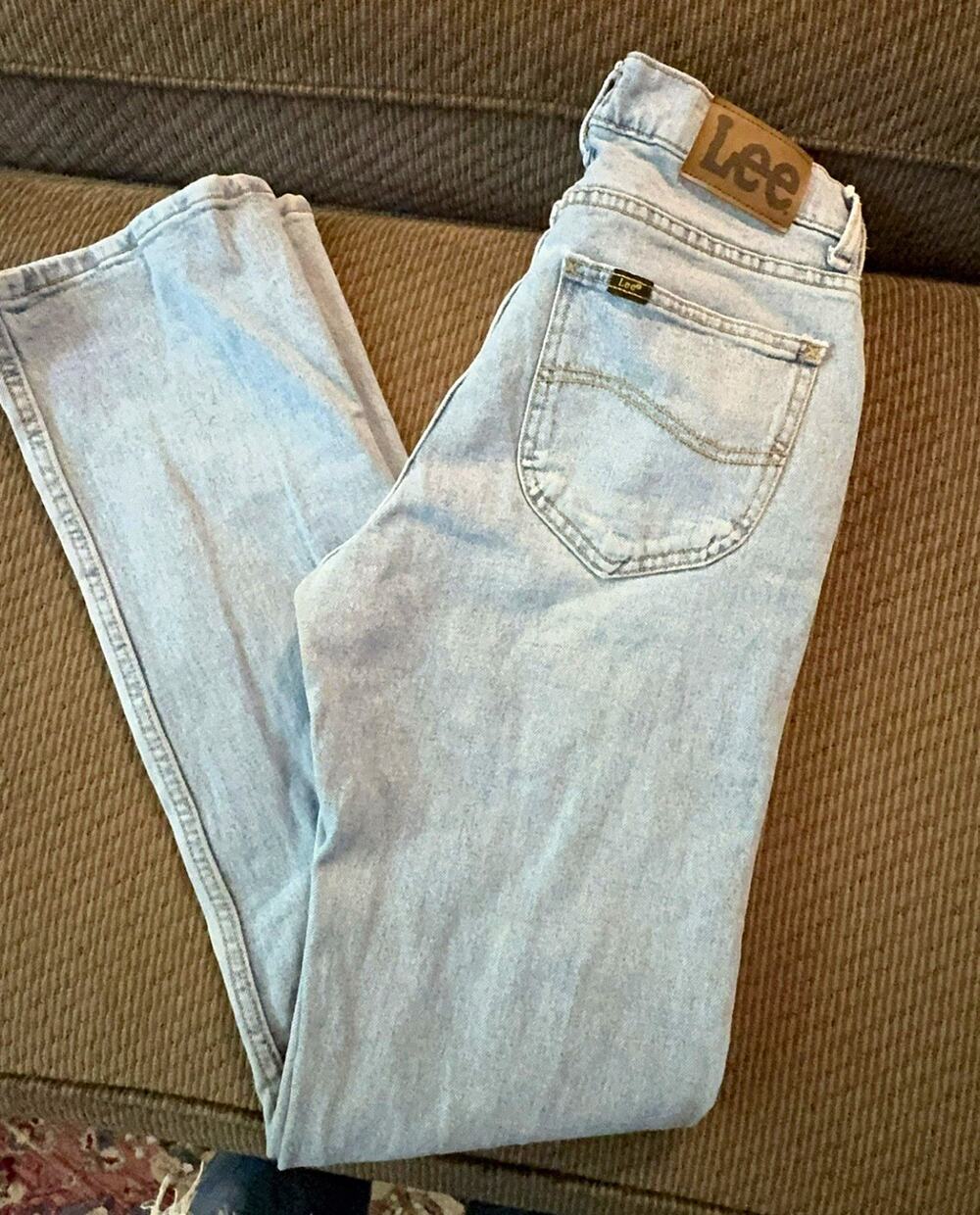 Lee Women’s Size 29 Light Wash Straight Leg Denim Jeans Cotton 5-Pocket Logo